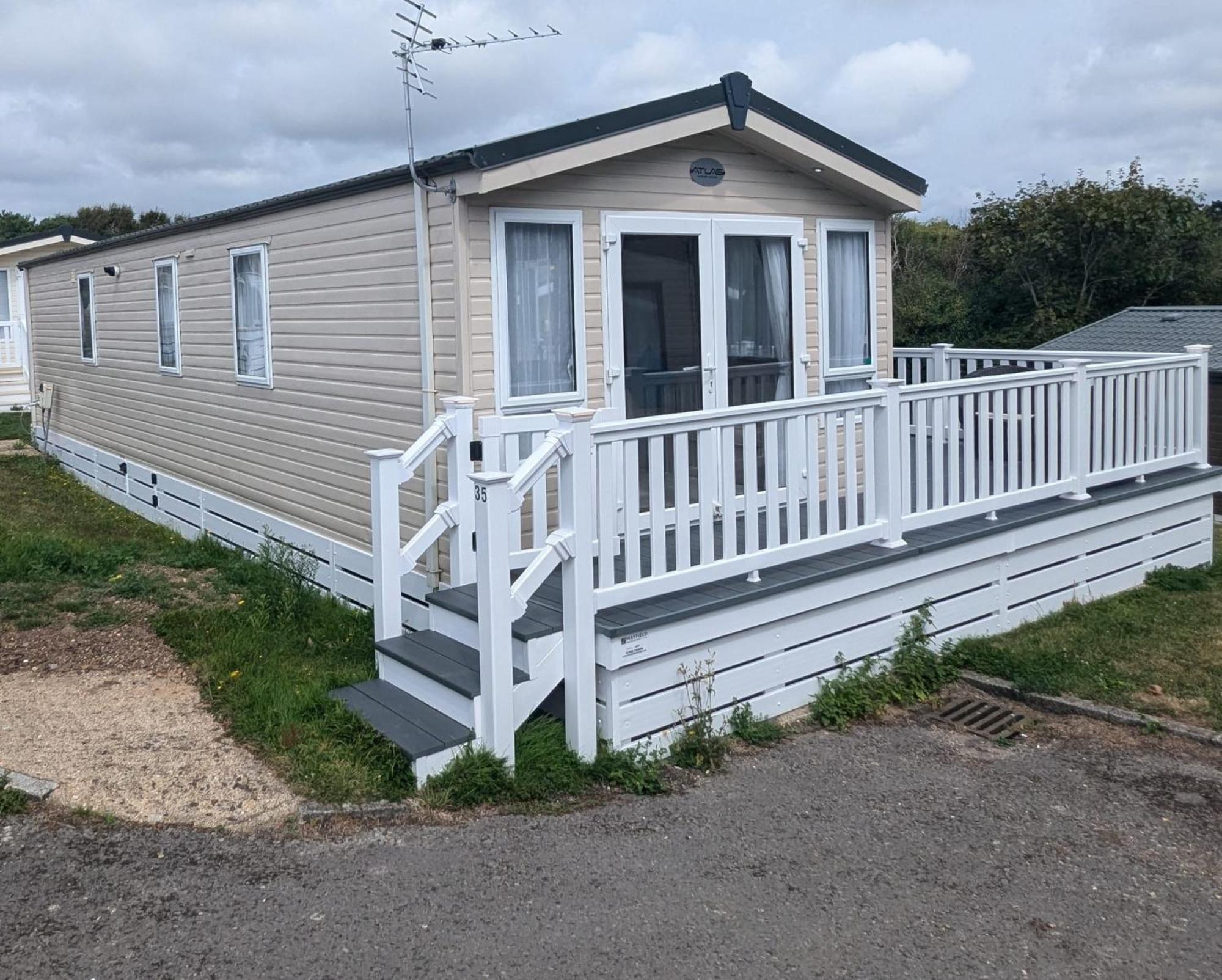 Lovely Bright And Airy Caravan On The 5 Star Shorefield Country Park Entertainment Passes Included 밀퍼드온시 외부 사진
