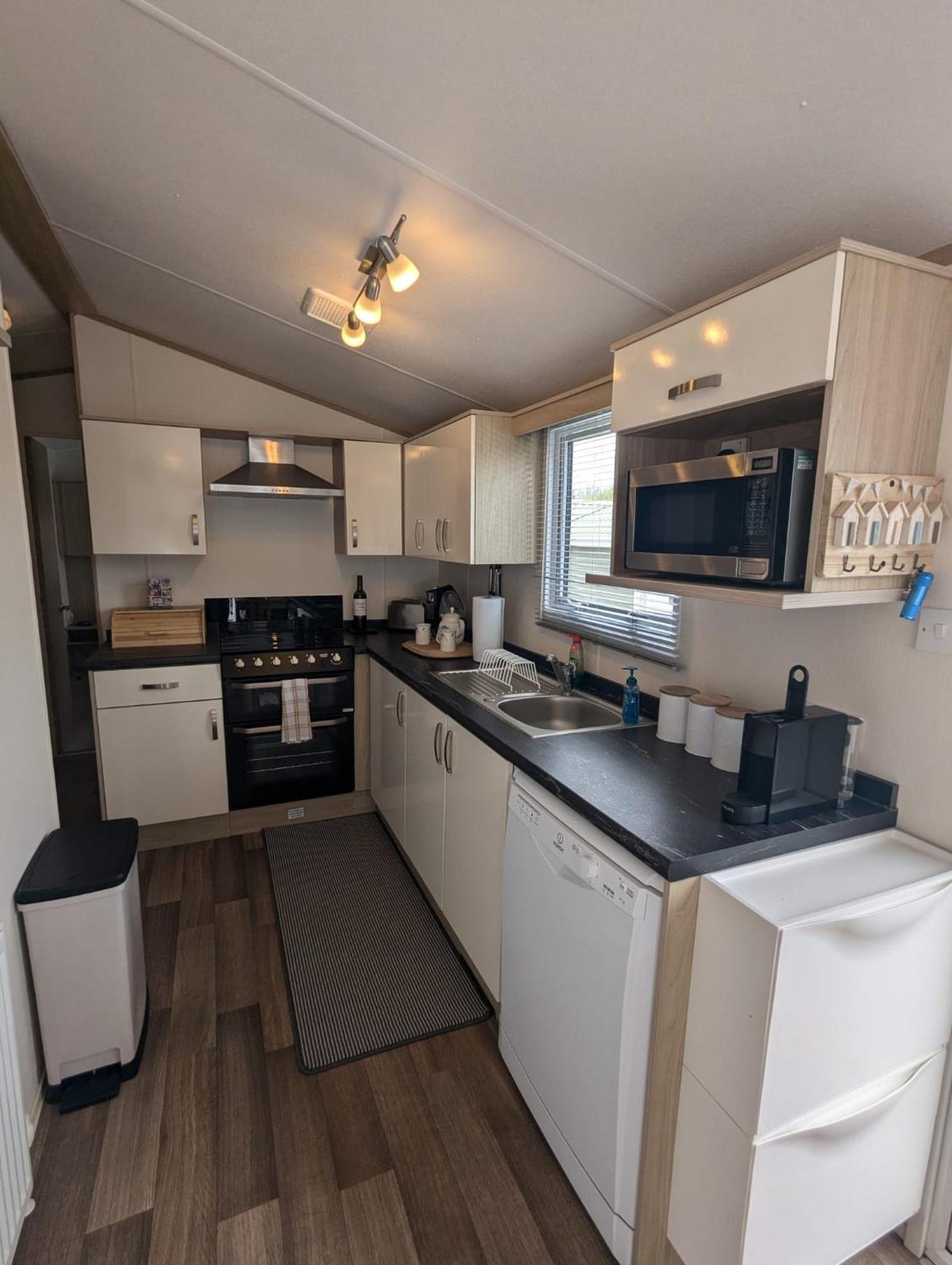 Lovely Bright And Airy Caravan On The 5 Star Shorefield Country Park Entertainment Passes Included 밀퍼드온시 외부 사진