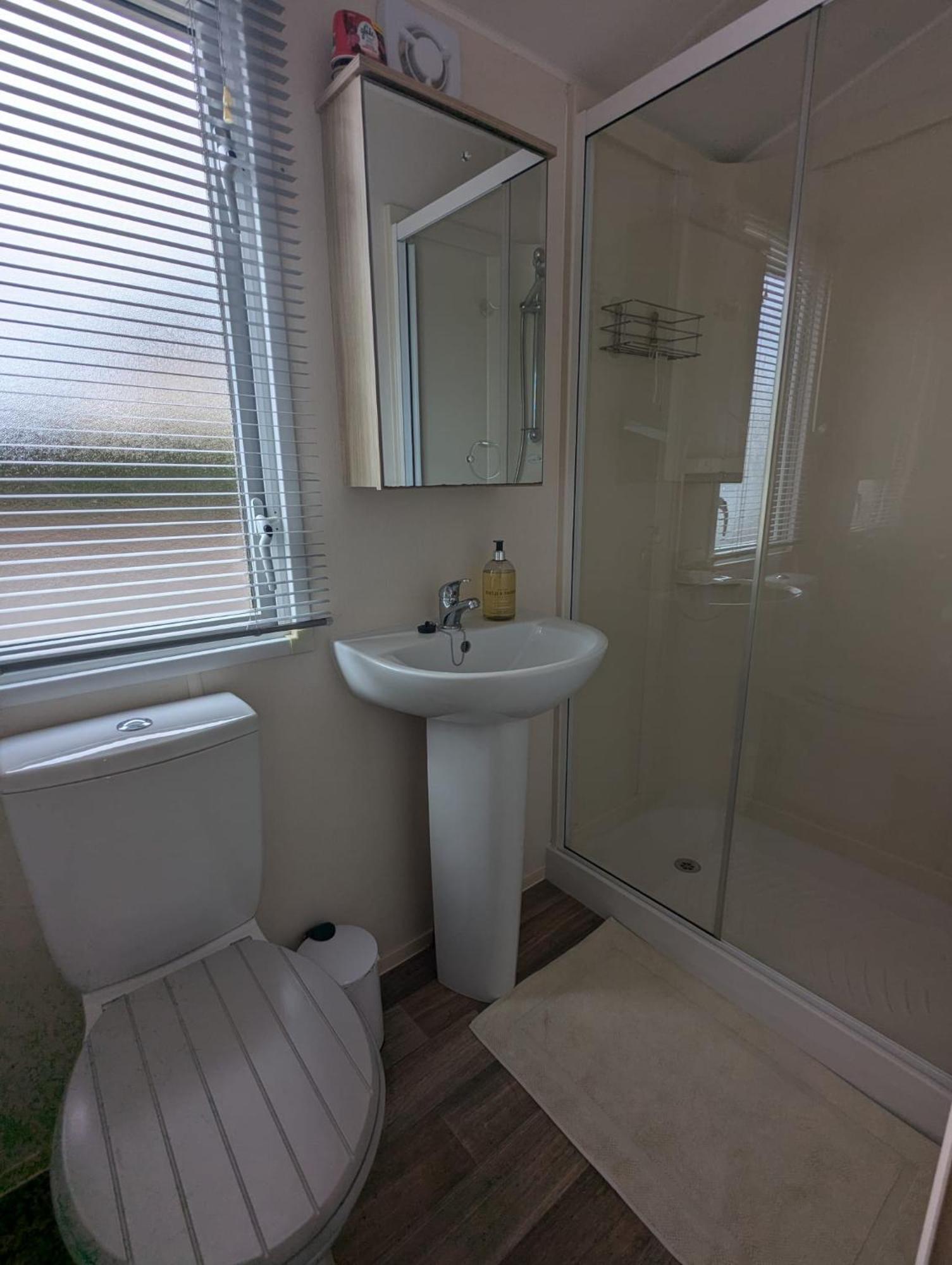 Lovely Bright And Airy Caravan On The 5 Star Shorefield Country Park Entertainment Passes Included 밀퍼드온시 외부 사진