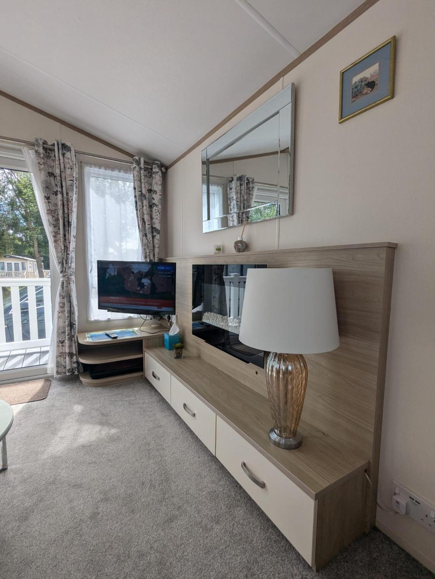 Lovely Bright And Airy Caravan On The 5 Star Shorefield Country Park Entertainment Passes Included 밀퍼드온시 외부 사진